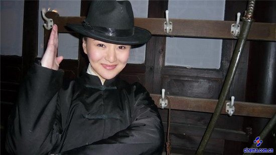 郑亦桐和服造型曝光《战火中青春》现百变气质