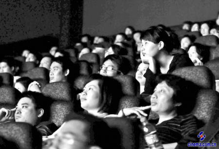 榕城万人争睹《南京》这一夜用泪水致敬(附图)