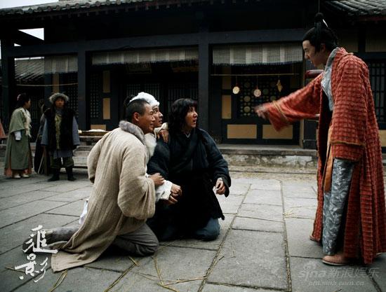 《追影》成龙房祖名首度“父子对戏”(组图)