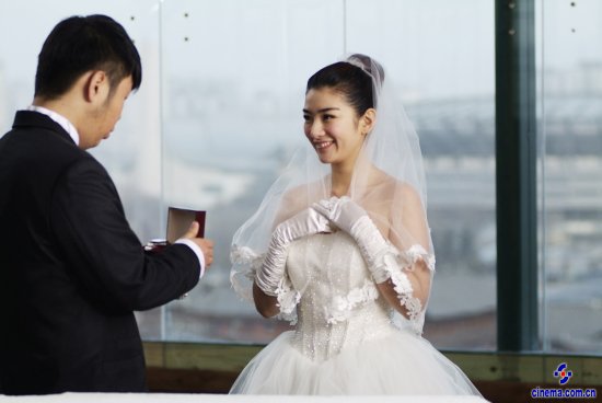 《倔犟萝卜》定档期黄奕婚纱造型曝光(组图)