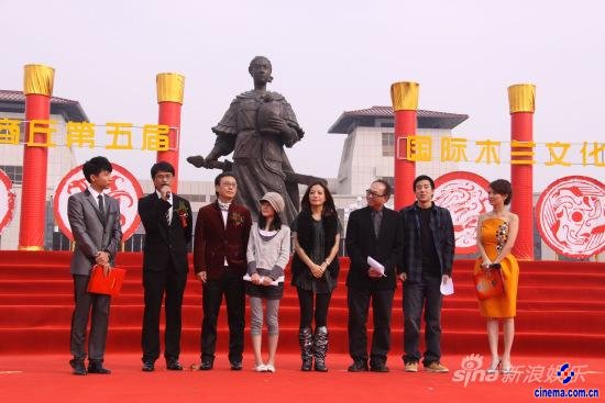 《花木兰》重阳返故里赵薇领颂《木兰辞》(图)