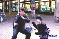 《邻家特工》成龙再玩命冒险从高空沿电梯冲下
