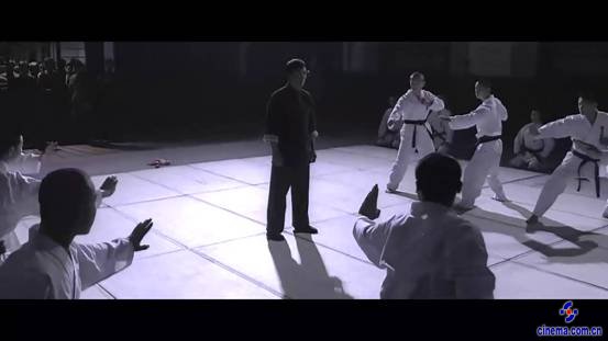 ��Ҷ��2������Ϊ�ζ���ʦ�Ŷ�Թ�������