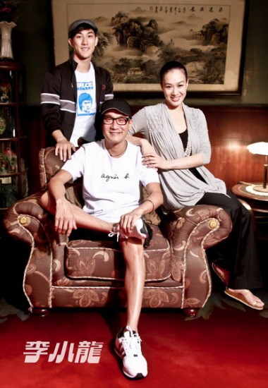 曝光新版《李小龙》“一家子” 新调查:功夫英雄风云三变《李小龙》新招初探
